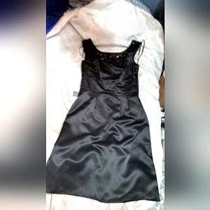 Black midi with jewels on neck